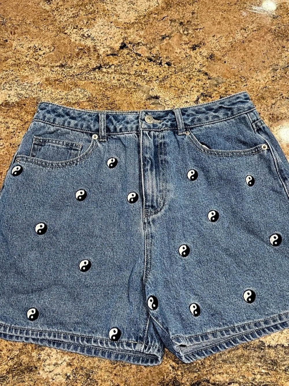 Forever 21 Yin Yang Denim Jean Shorts Blue Size Medium Like New